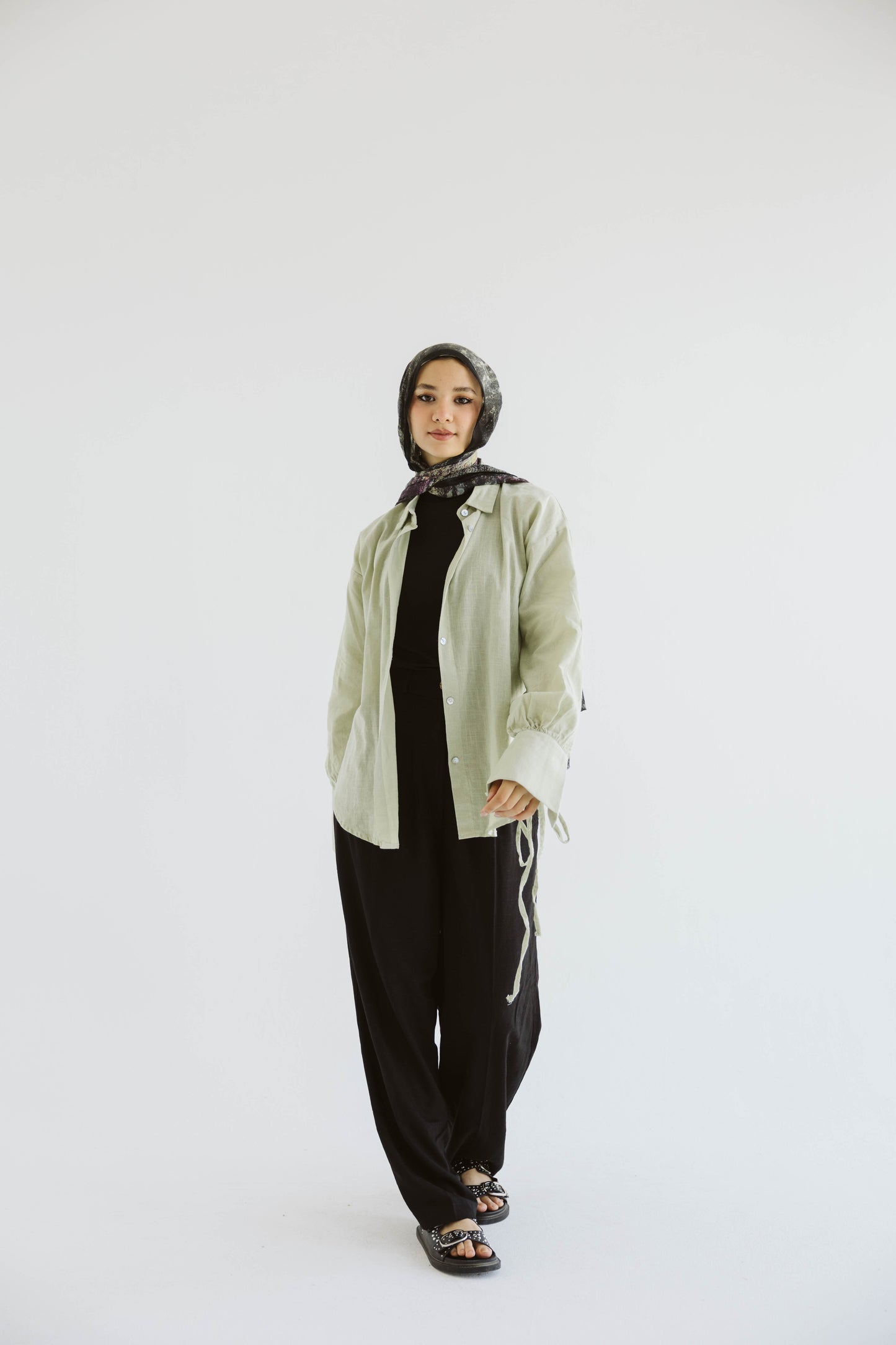 Oversized Linen Shirt with Back Tie – in Ment green