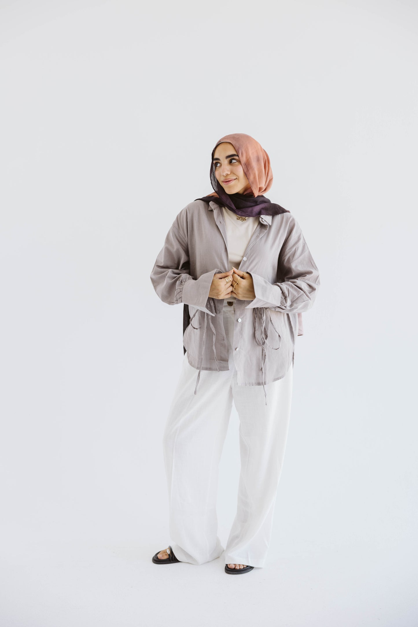 Oversized Linen Shirt with Back Tie – in Grey
