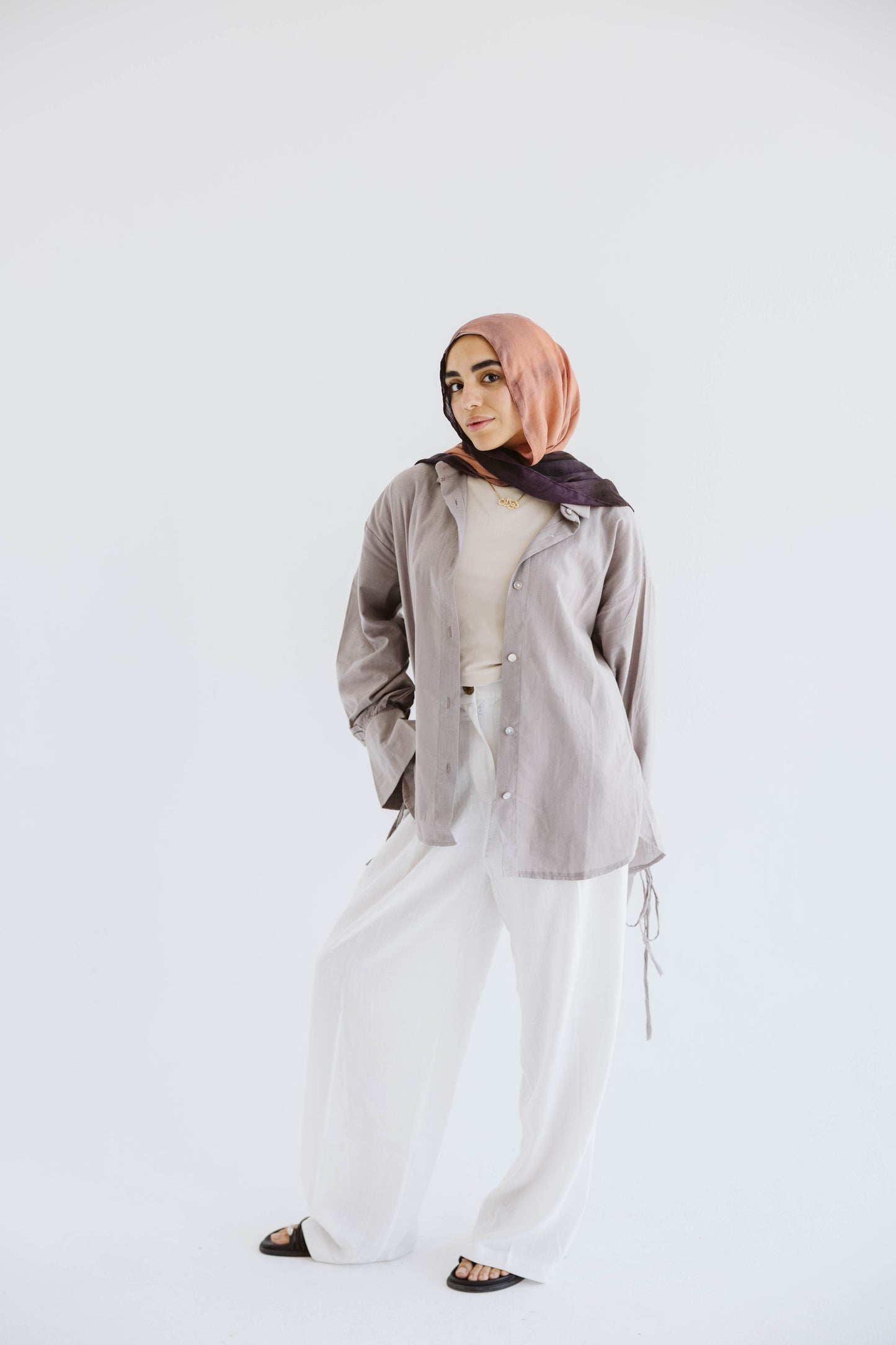 Oversized Linen Shirt with Back Tie – in Grey