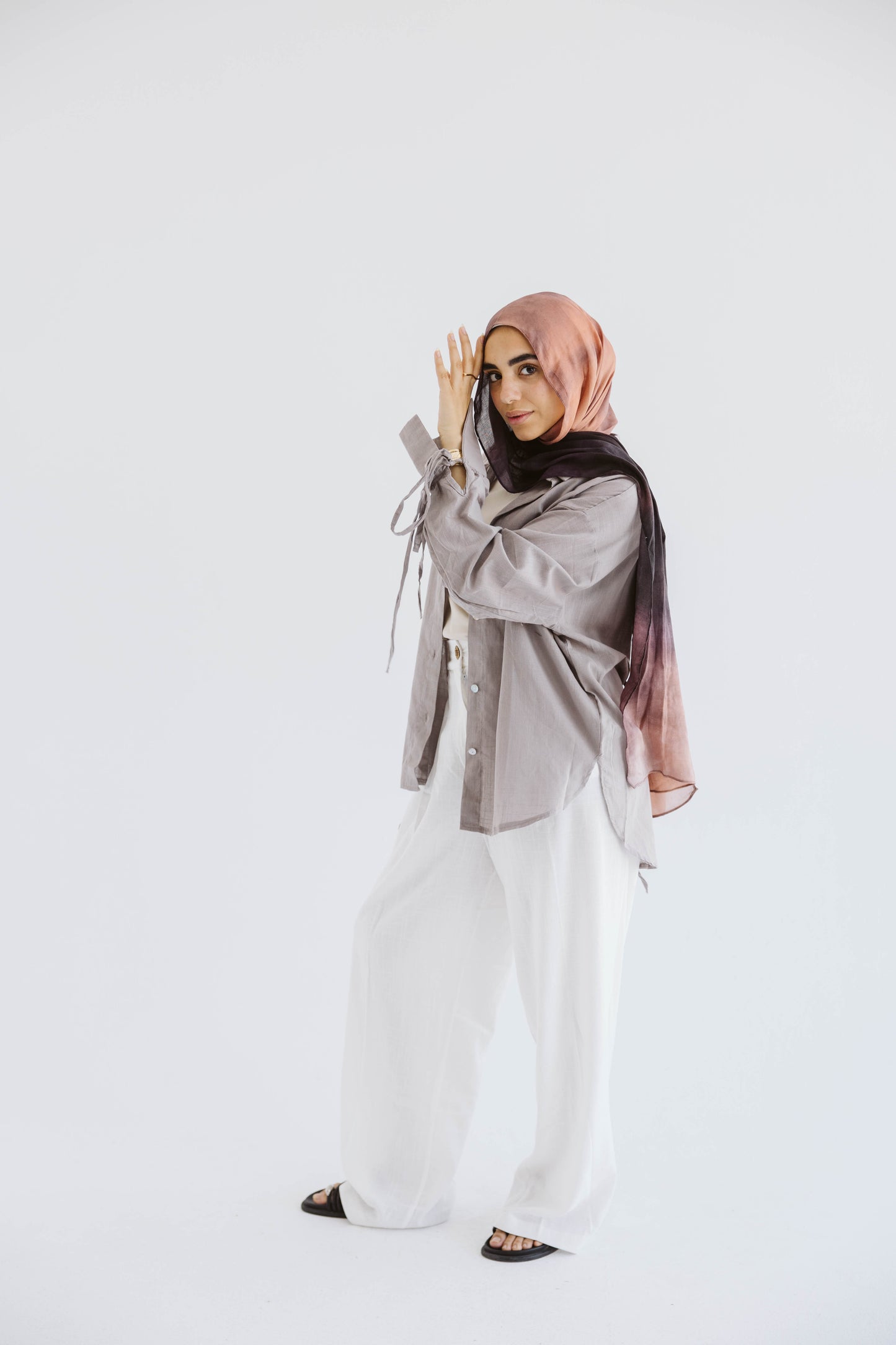 Oversized Linen Shirt with Back Tie – in Grey