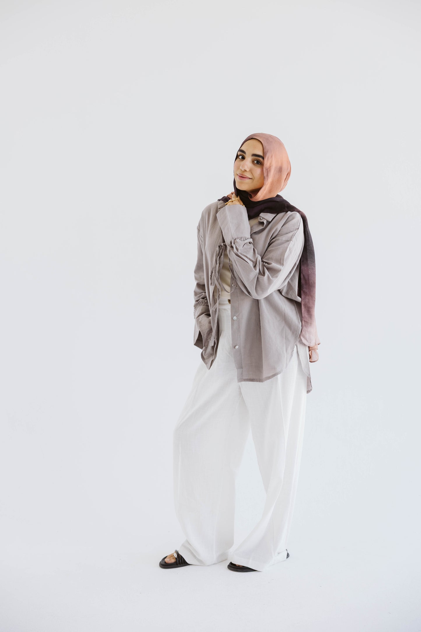 Oversized Linen Shirt with Back Tie – in Grey